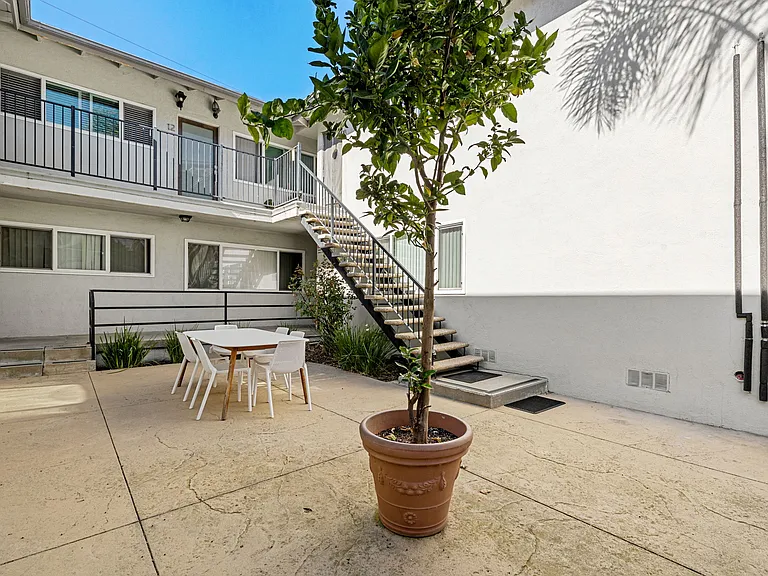 17405 Van Ness — Photo 36
