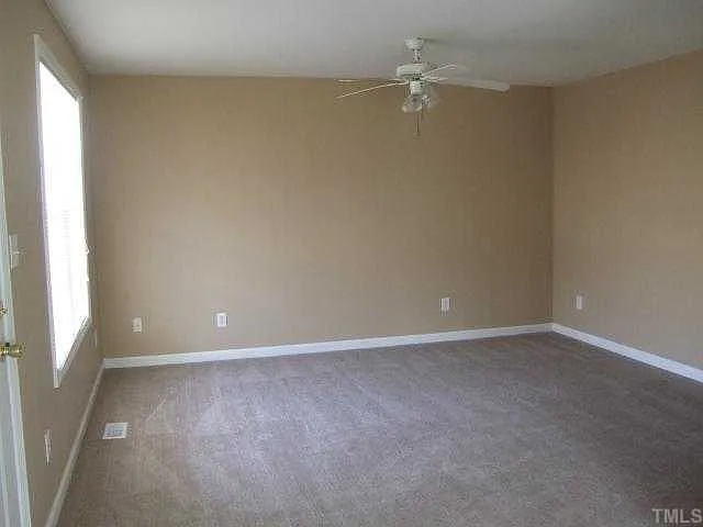 3 bed, 1049 sqft, $1,600 — Photo 4