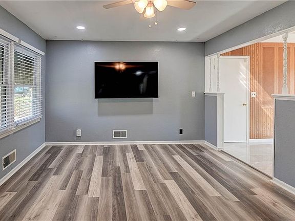5th image of 11003 Herrick Ave