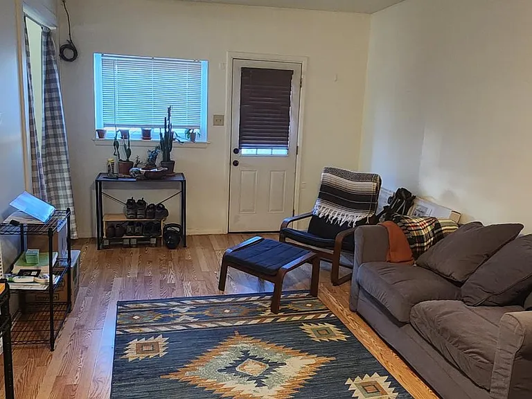 631 Lafayette Dr NE #1-B — Photo 4