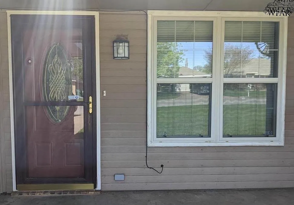 3 bed, 2.0 bath, 1099 sqft, $1,400 — Photo 2