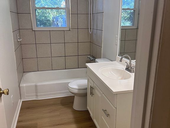 4th image of 508 Concord Woods Dr SE