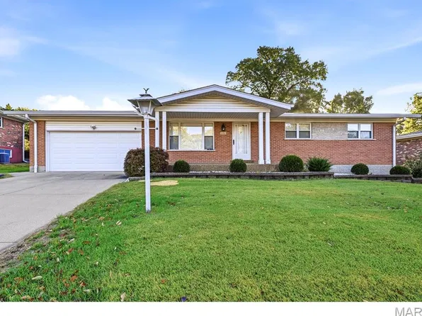9480 Rosebay Dr, Saint Louis, MO 63126