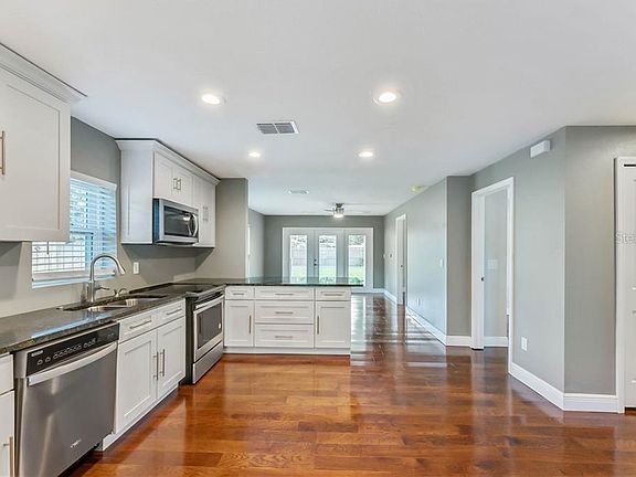 4th image of 917 Herman Ave