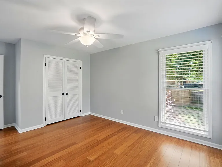 2413 Hoffman St — Photo 25
