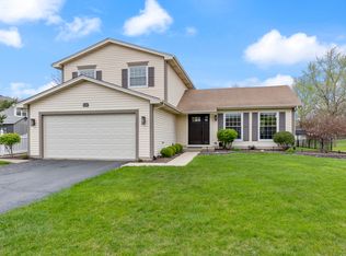 624 Hiawatha Dr, Carol Stream, IL 60188