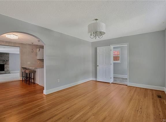 4th image of 5 E 36th St