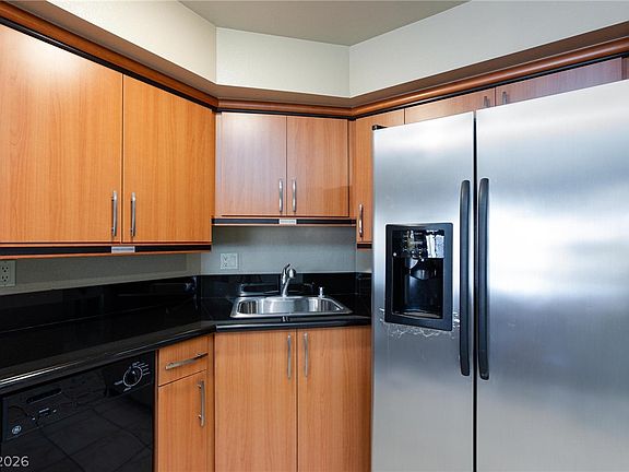 5th image of 211 E Flamingo Rd #1003