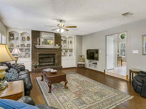 5th image of 293 Meadowlakes Dr