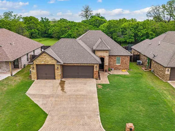 711 Meadow Ln, Cache, OK 73527