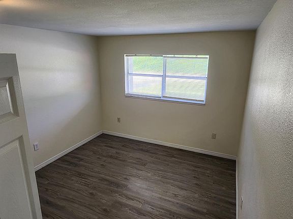 2nd image of 1707 Shadow Ln #1707