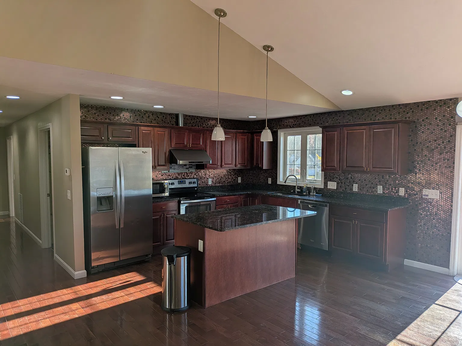 4 bed, 1300 sqft, $3,000 — Photo 2