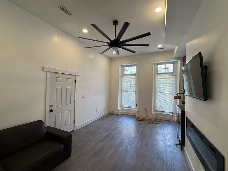 608 N Carrollton Ave — Photo 3