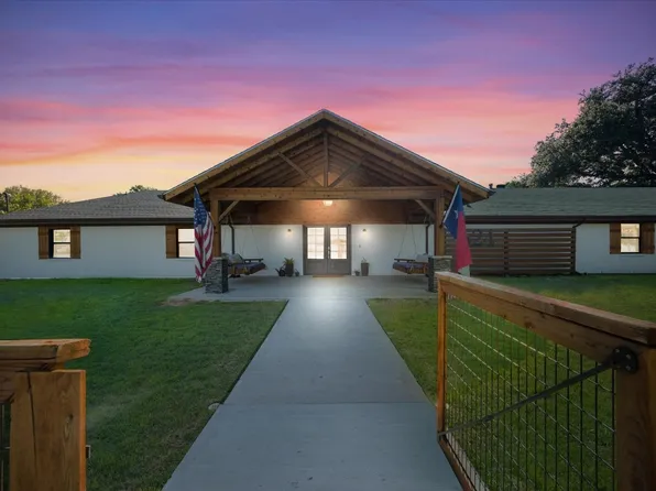 624 Redbud Ln, Grapevine, TX 76051