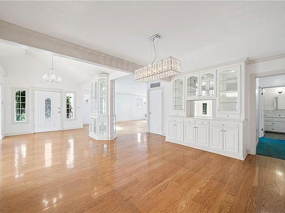 5th image of 5650 Donna Ave