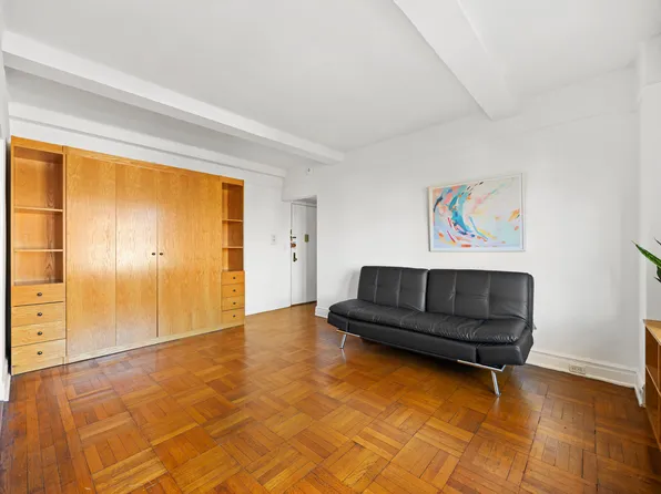 24 5th Avenue image 4 of 17