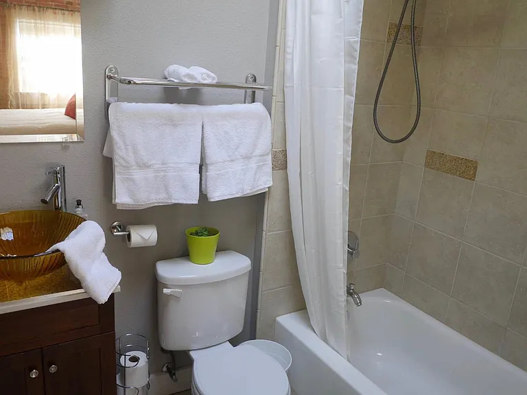2626 W Argyle Pl — Photo 13