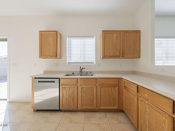 3rd image of 6417 W PIONEER Street