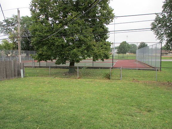 4th image of 16849 Leclaire Ave