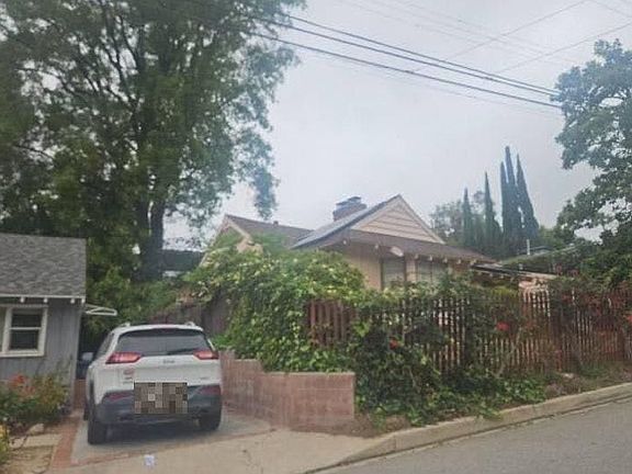 2nd image of 2261 Roscomare Rd
