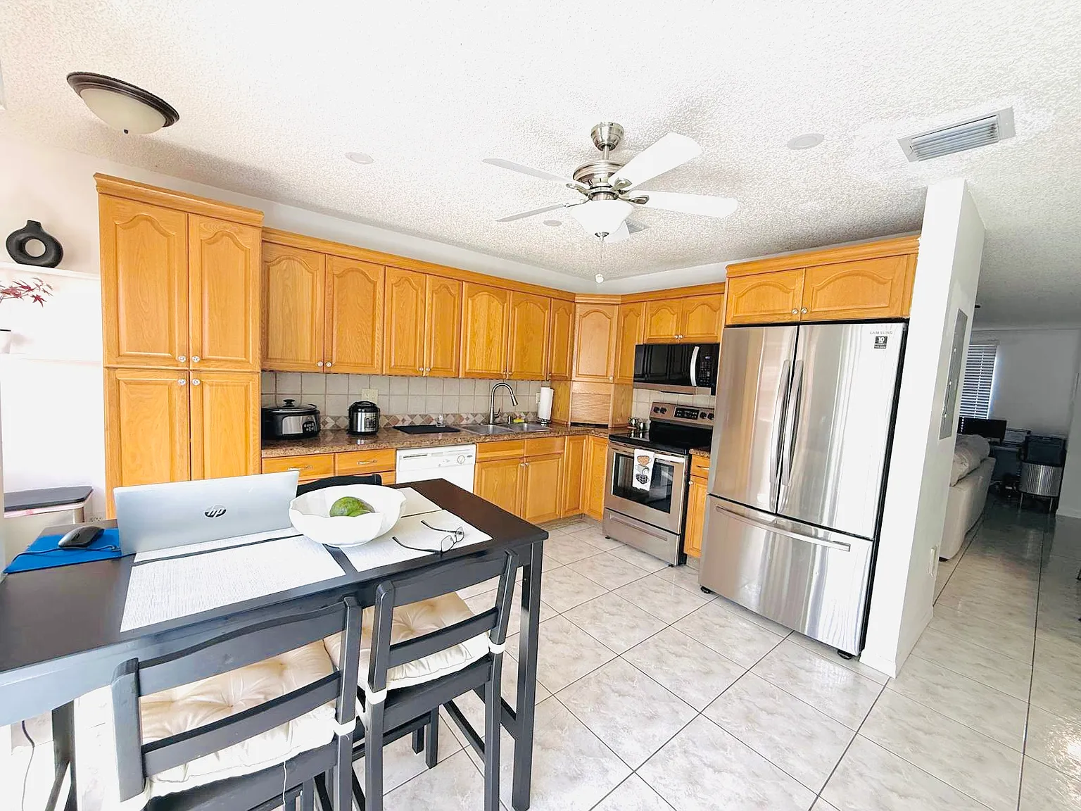 2 bed, 2.5 bath, 1241 sqft, $2,650 — Photo 3