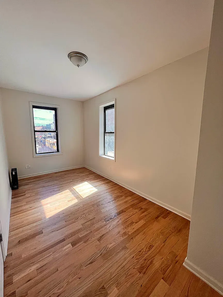 2355 East 12th Street — Photo 4