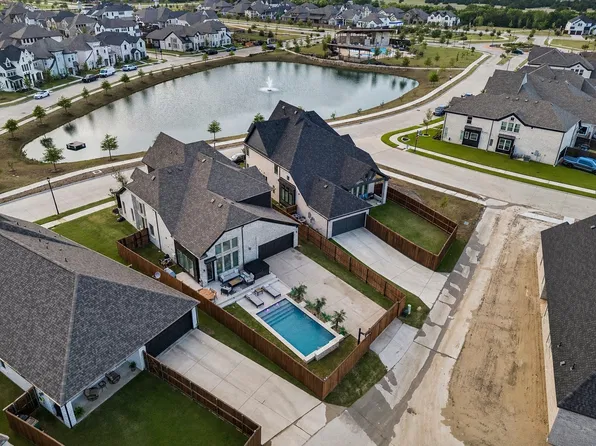 511 Grand Oak Dr, Fate, TX 75189