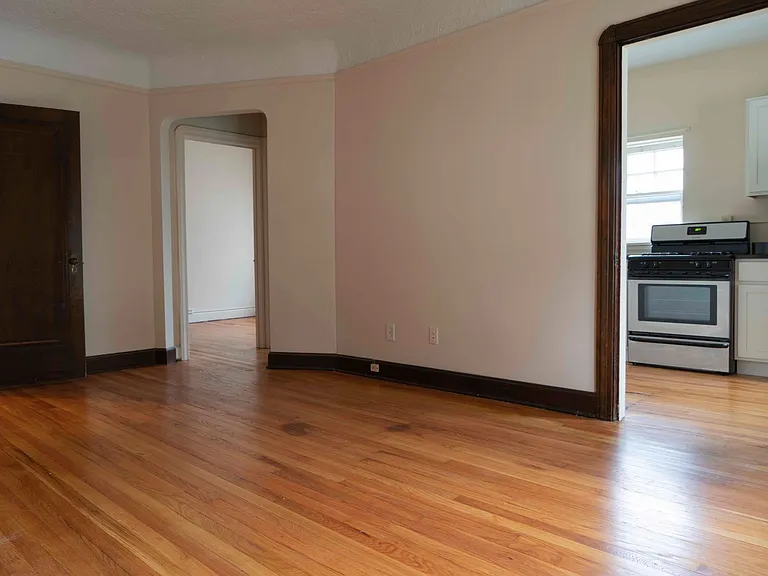 1385 Manor Park Ave — Photo 5