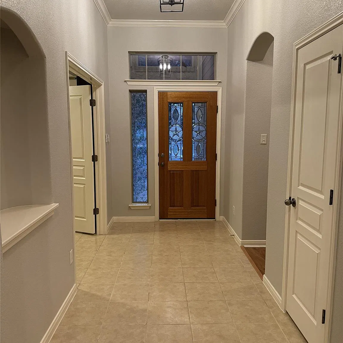 4 bed, 2.0 bath, 1915 sqft, $2,495 — Photo 2