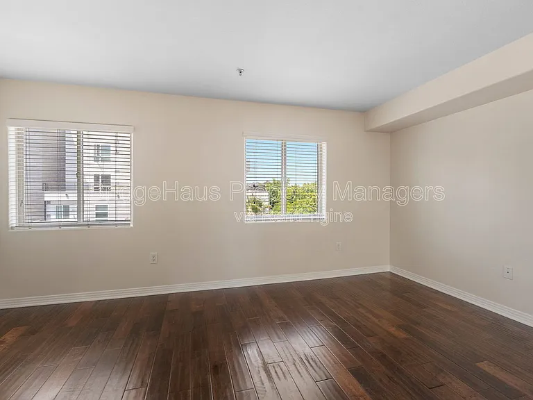 801 W Hawthorn St W #304 — Photo 16