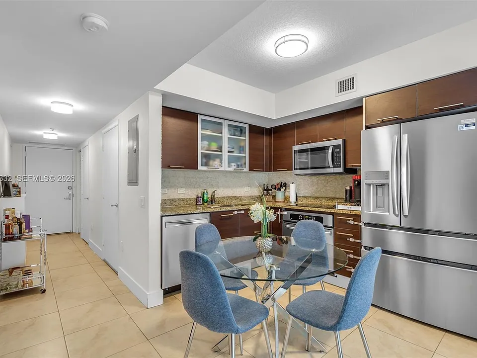 41 SE 5th St #908