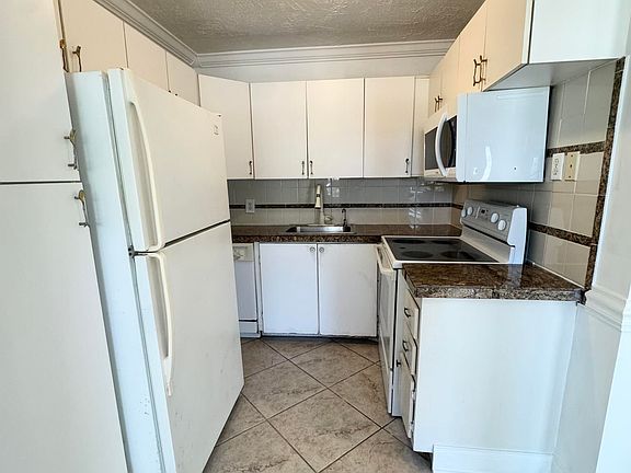 5th image of 218 Kent M #M