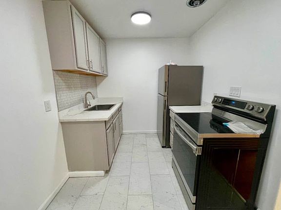 3rd image of 3325 Y St #3