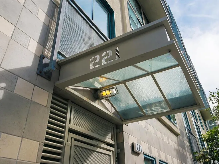221 Clara St #10 — Photo 2