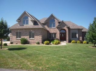 8742 Doubletree Dr S, Winfield, IN 46307