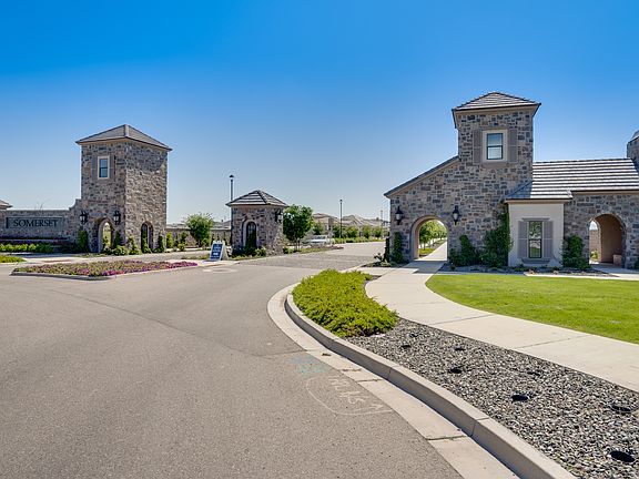 4th image of 2737 E Wildhorse Dr