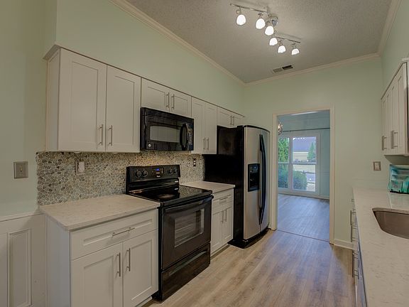 4th image of 846 Meadow Vale Dr