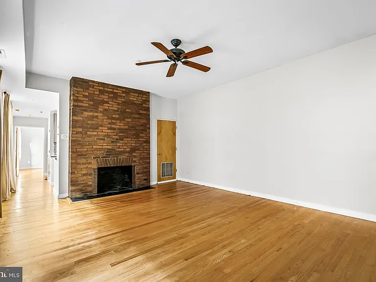 18 E Madison St #4 — Photo 15