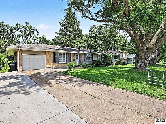 2nd image of 9428 Meadow Dr