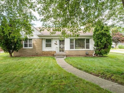 20075 Roscommon St, Harper Woods, MI, 48225
