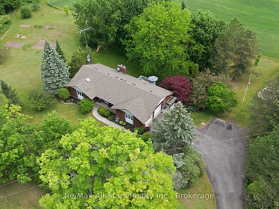 2nd image of 2407 Ashbridge Rd