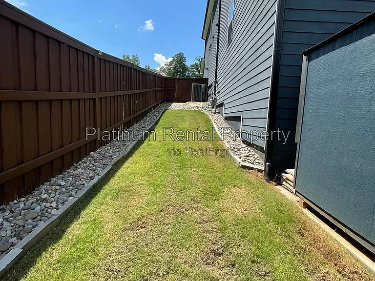 3215 Summerpoint Xing — Photo 86