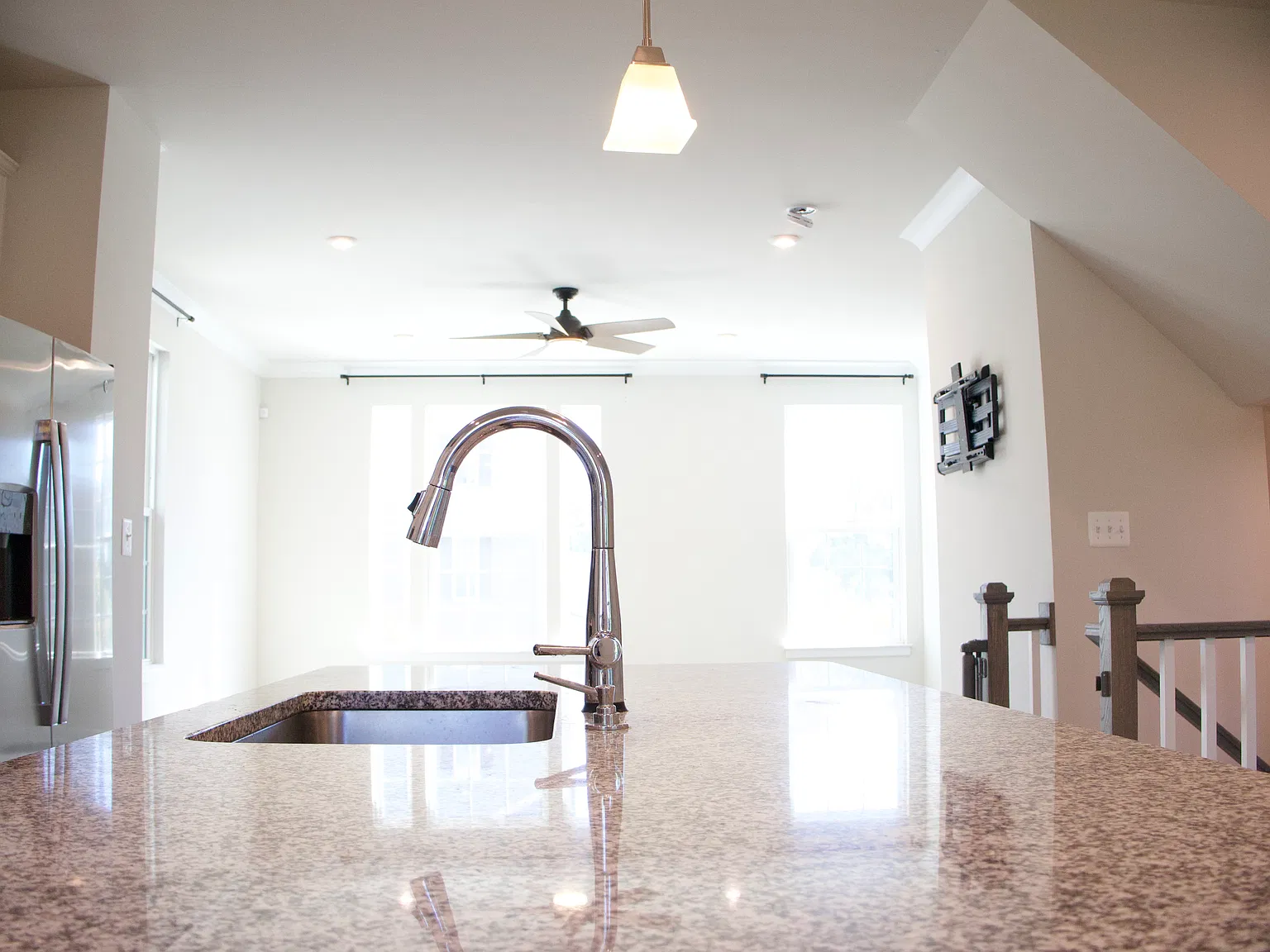 3 bed, 2.5 bath, 1682 sqft, $2,300 — Photo 4