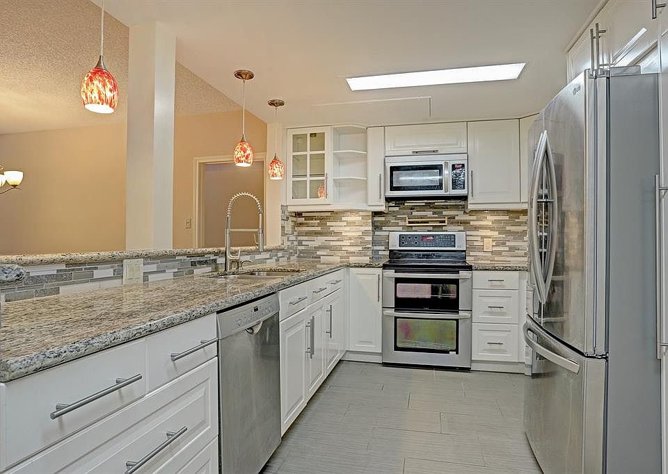1st image of 5150 Hidalgo St Unit 204