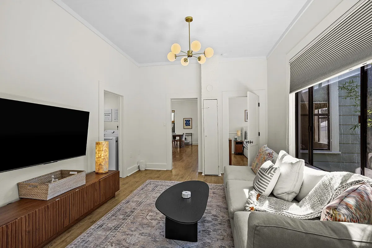 3 bed, $6,000 — Photo 2
