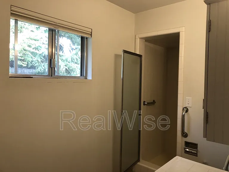 710 NW Midland Ave — Photo 27