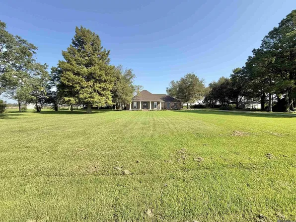 8449 Belmont Ln, Maringouin, LA 70757