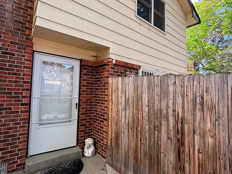 54 Nome Way #B — Photo 2