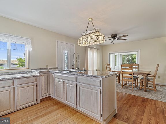 5th image of 33384 River View Ave