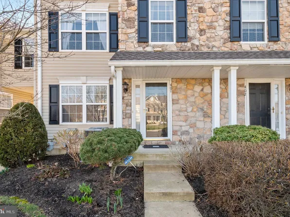 401 Feldspar Ct #61, Warrington, PA 18976